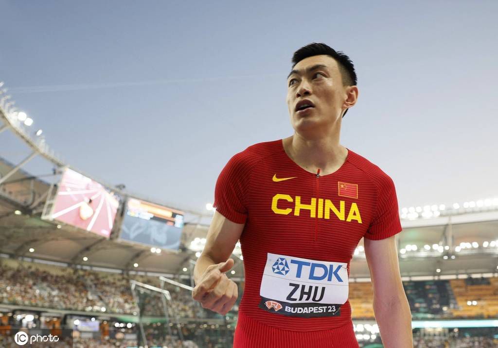 27岁的德国后卫科雷尔本赛季为西汉姆出场12次，他的合同2026年到期。